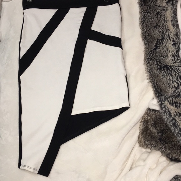 ❗️FINAL PRICE - CLEAR OUT❗️Sexy Asymmetrical Skirt - Picture 1 of 3